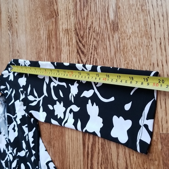 (M) Julie•Mitchell Urban Collection Floral V Neck Wrap Midi Dress ¾ Sleeves - Picture 6 of 8